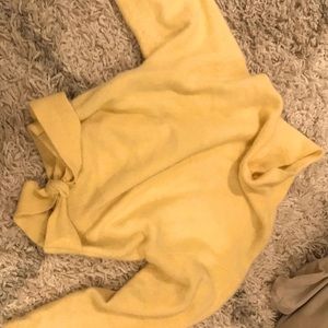 Size small cashmere Aritzia sweater